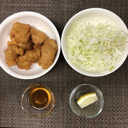 1人前の唐揚げ定食に使った唐揚げ・キャベツの千切り・和風ドレッシング・レモン