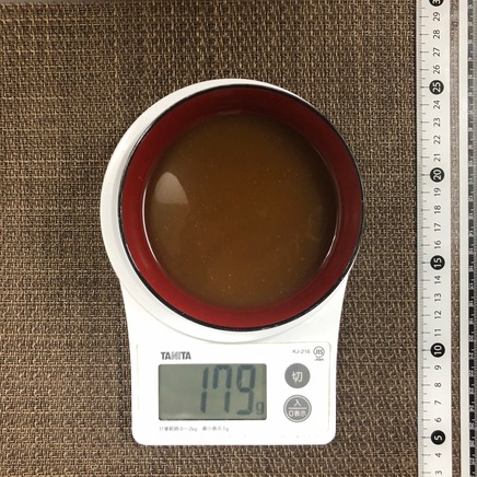 1人前の野菜炒め定食の味噌汁