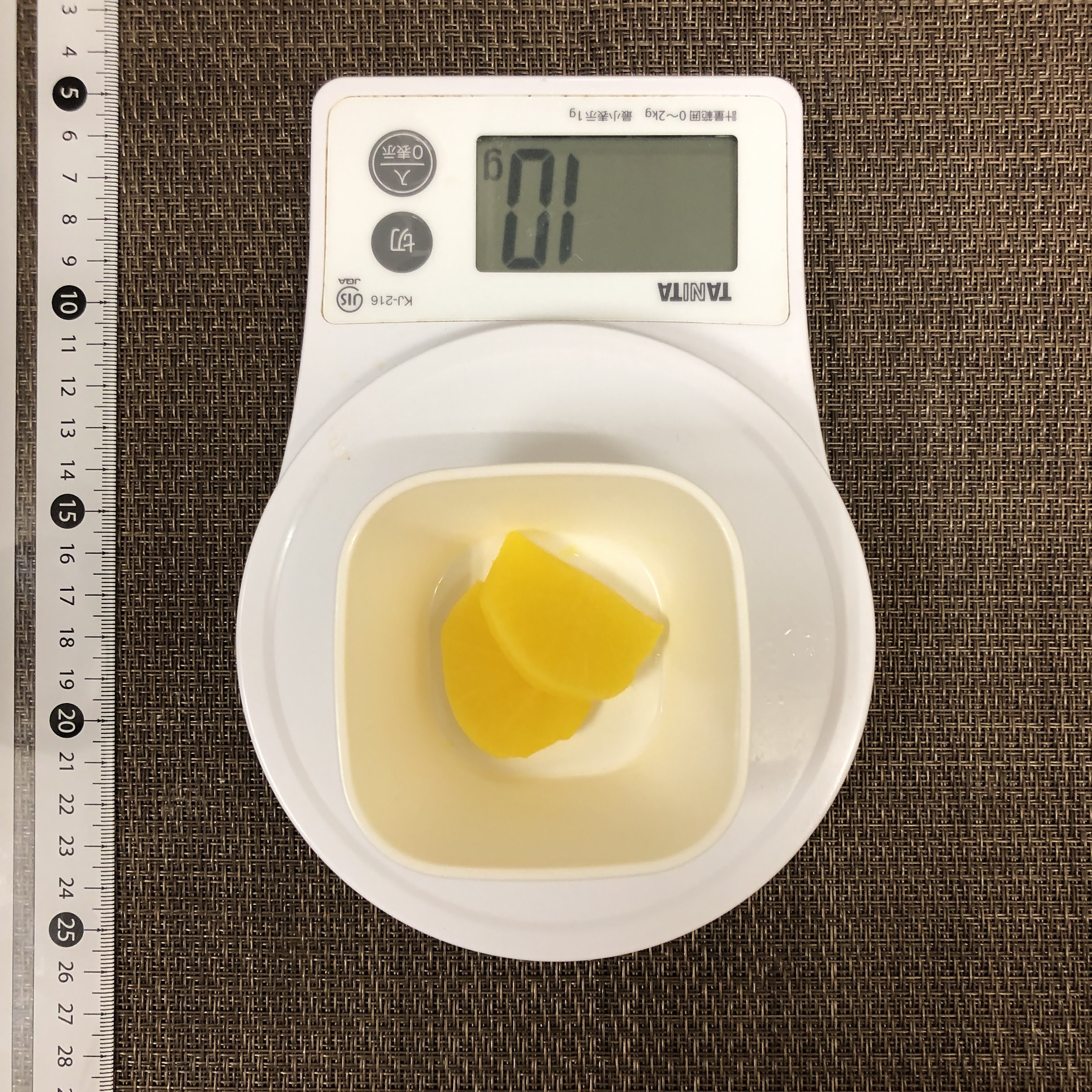 1人前の肉野菜炒め定食の沢庵