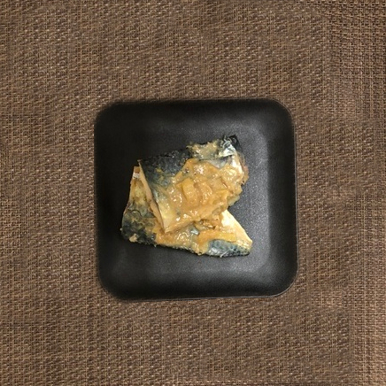1人前の鯖の味噌煮定食の鯖味噌