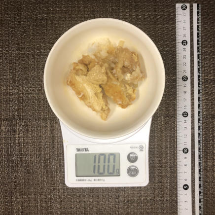 100g分のチキンカツ丼
