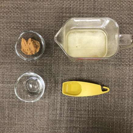 丼1杯・1人前の石狩鍋の調味料(昆布だし・味噌・みりん・日本酒)