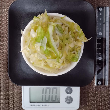小鉢に盛付けた酢キャベツ 100g