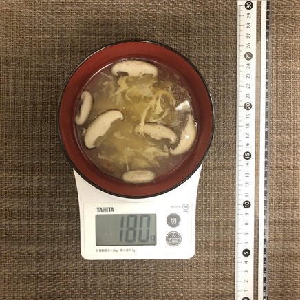 1人前の餃子定食の中華スープ