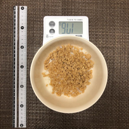 茶碗(大)1杯ハーフサイズ176gの鶏そぼろ丼