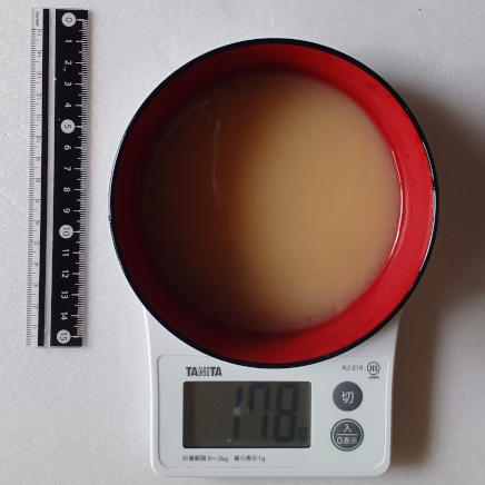 コロッケ定食1人前のわかめの味噌汁178g