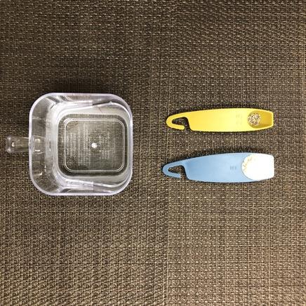 大皿1皿・1人前のポトフに使った調味料（水・コンソメ・黒こしょう）