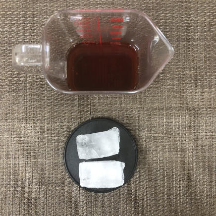 アイスティー1杯分の材料(紅茶・氷)