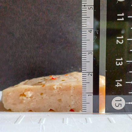 サラダチキン1個49gの厚さ約1.5㎝