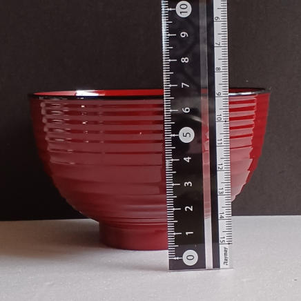 横から見たお椀 高さ約6.5cm