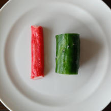 きゅうりとカニカマのサラダ 1