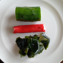 きゅうりとカニカマの酢の物 1