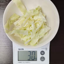 キャベツとわかめの味噌汁 4