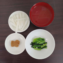 大根と小松菜の味噌汁 1