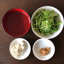豆苗と豆腐の味噌汁 1