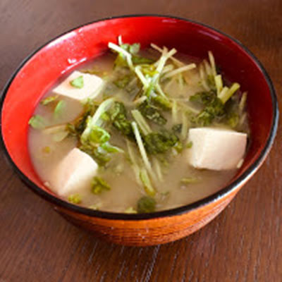 豆苗と豆腐の味噌汁