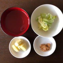 キャベツとじゃがいもの味噌汁 1