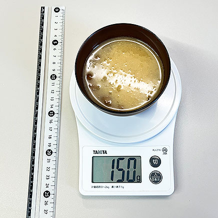 汁椀(中)1杯分のなめこと大根おろしの味噌汁