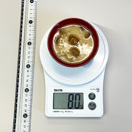 汁椀(小)1杯分のなめこと大根おろしの味噌汁