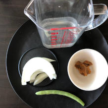 玉ねぎといんげんの味噌汁 1