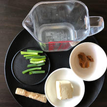 ごぼうと豆腐の味噌汁 1