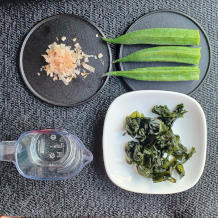 わかめとオクラの酢の物 1