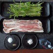 豆苗の肉巻き 1