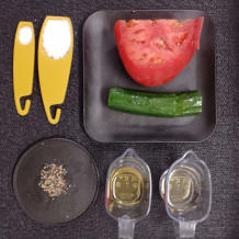 トマトときゅうりのサラダ 1