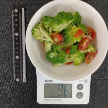 ブロッコリーとトマトのサラダ 9