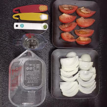 トマトと玉ねぎのスープの材料