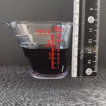 横から見た大匙2(30g)のめんつゆ