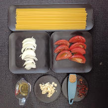 トマトとにんにくのスパゲッティの材料