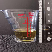 横から見た（大匙1）12gのオリーブオイル