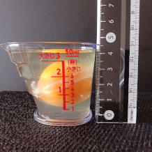 横から見た58gの生卵