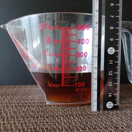 横から見た170gのめんつゆ