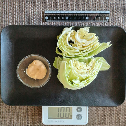 2切れのキャベツ86ｇと味噌ディップ14ｇ