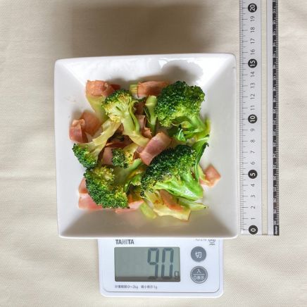 ブロッコリーとベーコンのにんにく炒め 90g
