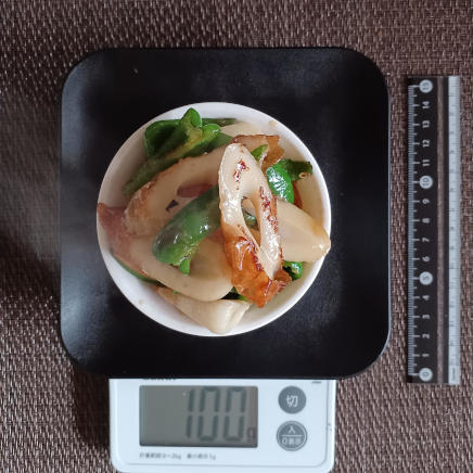 小鉢に盛付けたちくわとピーマンのきんぴら 100g