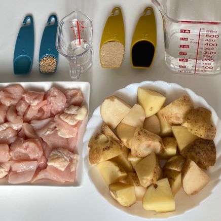 鶏肉とじゃがいもの甘辛煮の材料