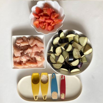 鶏肉となすのトマト煮の材料