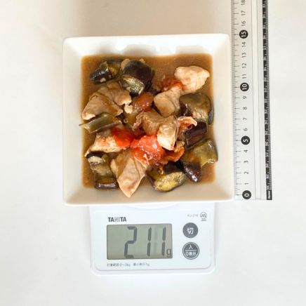 鶏肉となすのトマト煮 211g