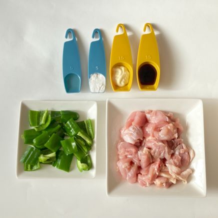 鶏肉とピーマンのオイマヨ炒めの材料