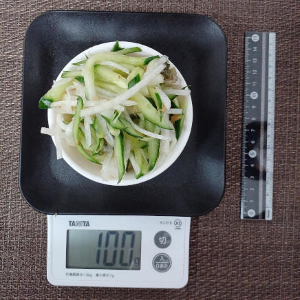 小鉢に盛付けたきゅうりと大根の梅肉和え 100g