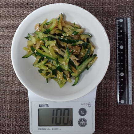 中皿に盛付けたきゅうりとザーサイの和え物 100g