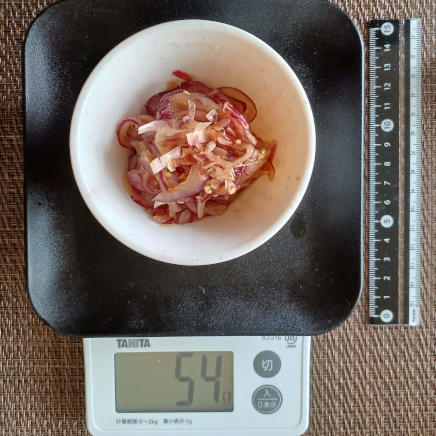 赤玉ねぎの鰹節サラダ 54g