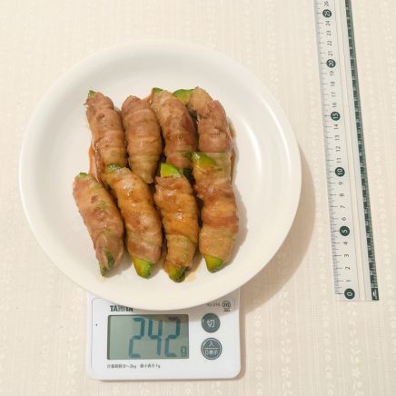 2人前のアボカドの豚肉巻き 242g