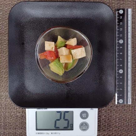 アボカドとトマトのチキンサラダ 25g