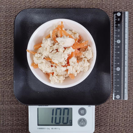 小鉢に多めに盛付けた人参の白和え 100g