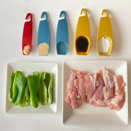 鶏肉とピーマンのにんにく醤油炒めの材料