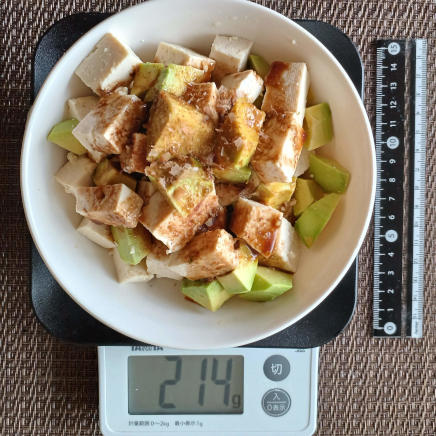 木綿豆腐とアボカドのサラダ 214g
